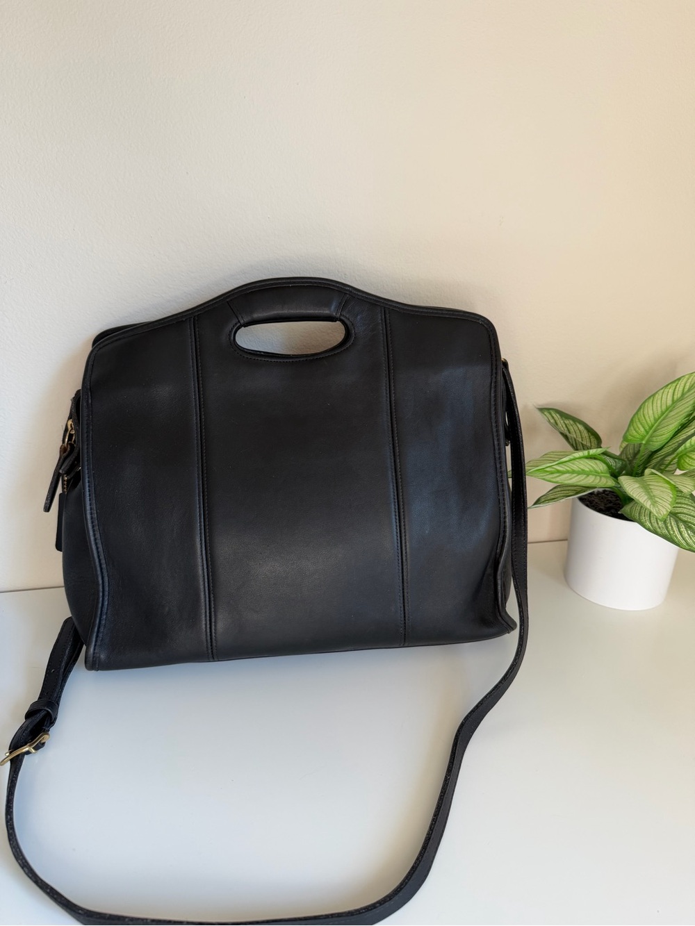 Vintage Coach Zip Top Shopper Style #9995 in black